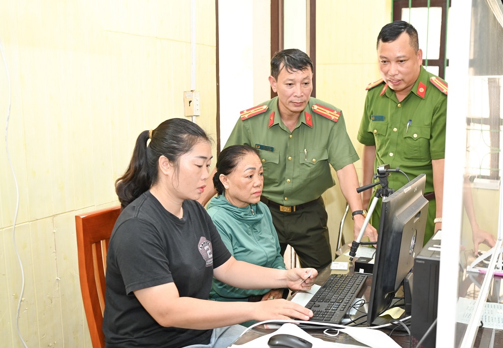 Phường Dư Hàng (Lê Chân): Đẩy nhanh tiến độ kích hoạt, nâng cấp tài khoản định danh điện tử